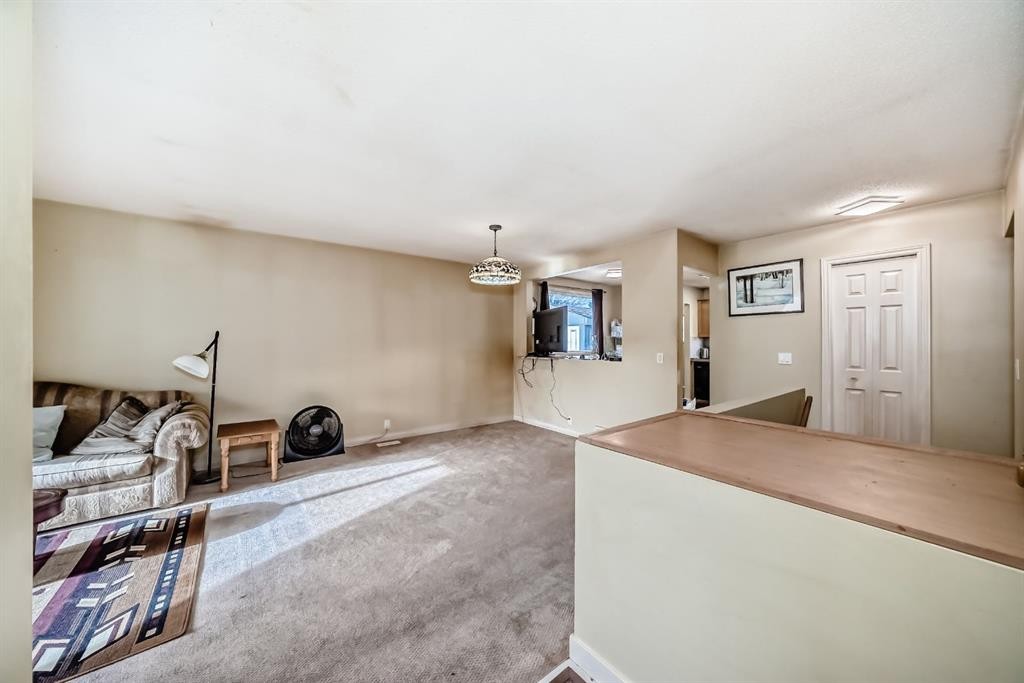 247 Bracewood Road Sw, Calgary, AB - Indoor