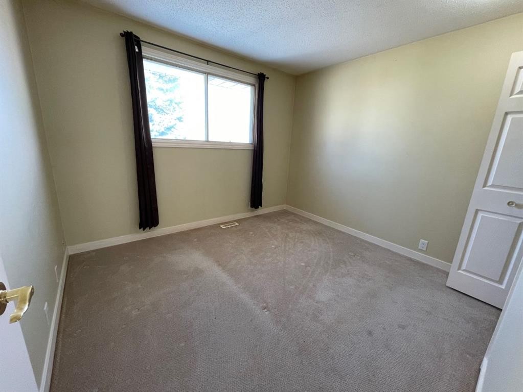 247 Bracewood Road Sw, Calgary, AB - Indoor