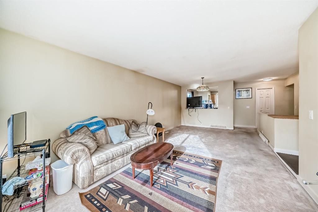 247 Bracewood Road Sw, Calgary, AB - Indoor