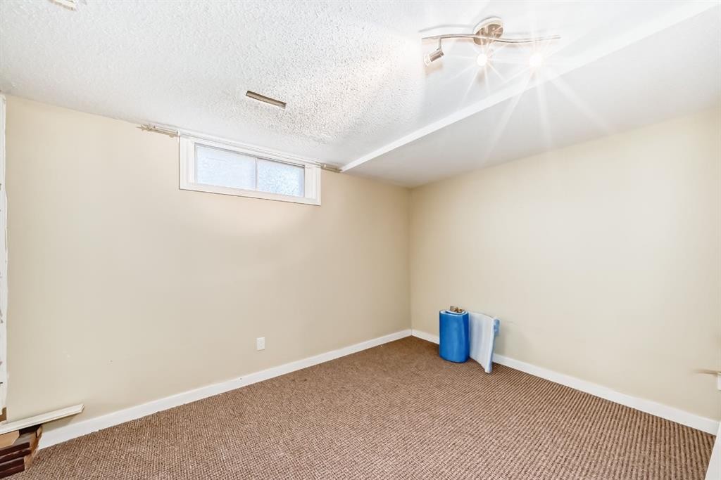 247 Bracewood Road Sw, Calgary, AB - Indoor Photo Showing Other Room