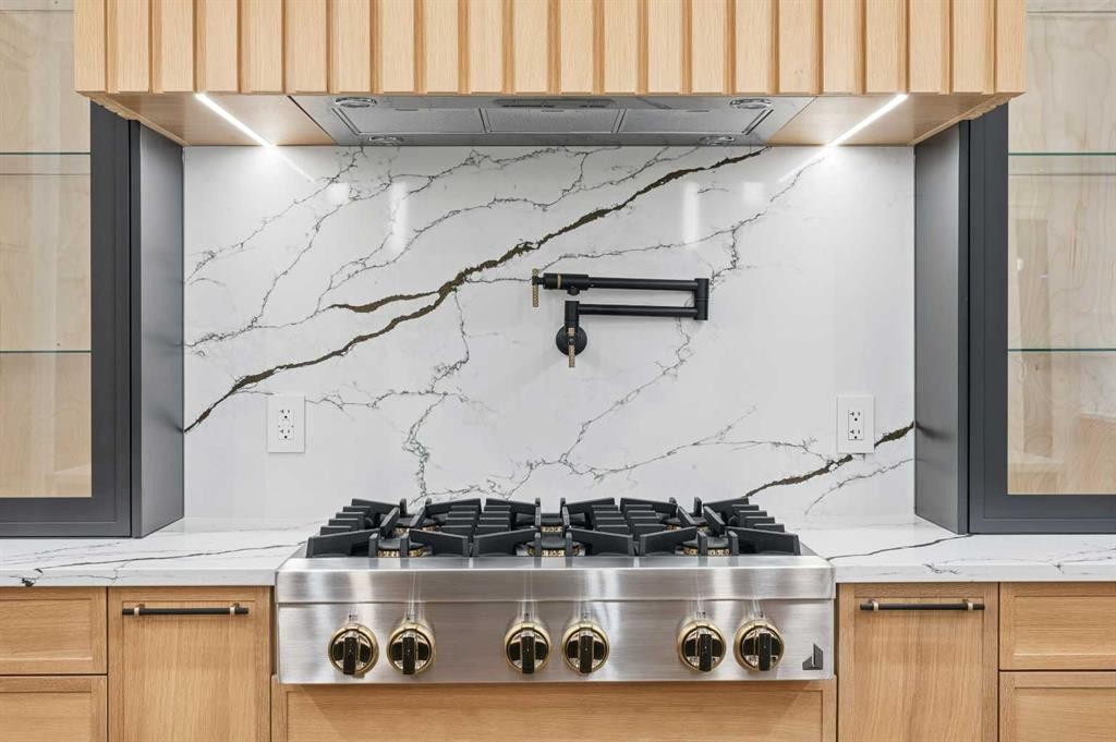 126 Sunstone Way, Balzac, AB - Photo Showing Kitchen