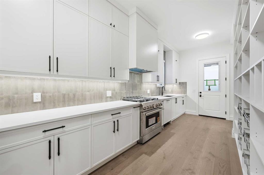 126 Sunstone Way, Balzac, AB - Indoor Photo Showing Kitchen With Upgraded Kitchen