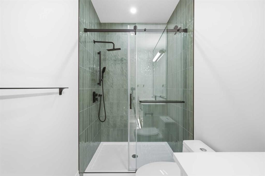 126 Sunstone Way, Balzac, AB - Indoor Photo Showing Bathroom