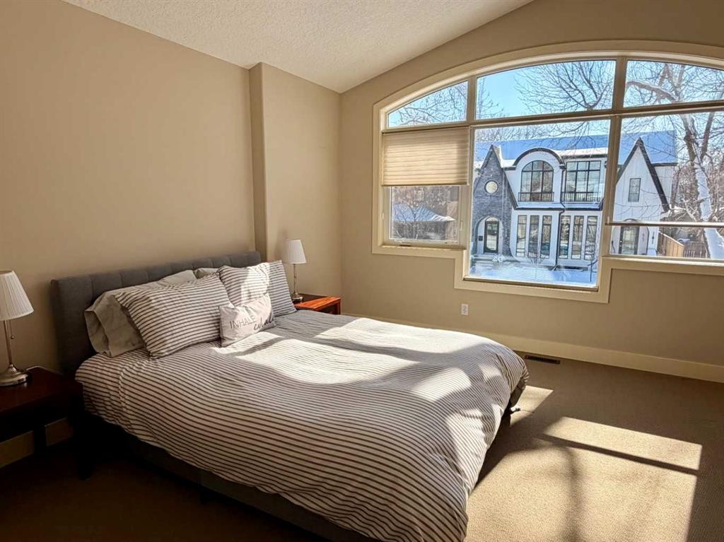 624 27 Avenue Nw, Calgary, AB - Indoor Photo Showing Bedroom