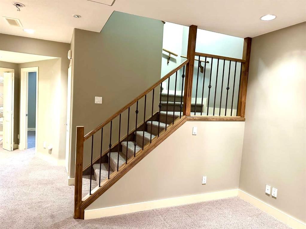 624 27 Avenue Nw, Calgary, AB - Indoor Photo Showing Other Room