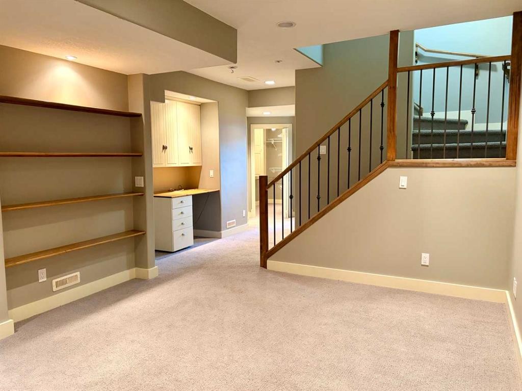 624 27 Avenue Nw, Calgary, AB - Indoor Photo Showing Other Room