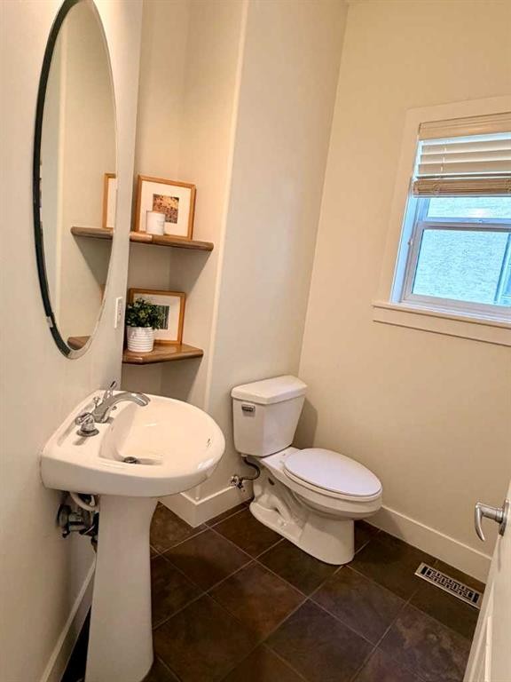 624 27 Avenue Nw, Calgary, AB - Indoor Photo Showing Bathroom