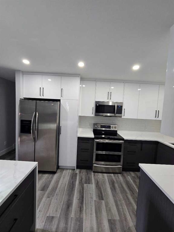 327 Rundleview Drive Ne, Calgary, AB - Indoor Photo Showing Kitchen