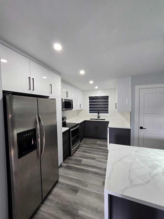 327 Rundleview Drive Ne, Calgary, AB - Indoor Photo Showing Kitchen