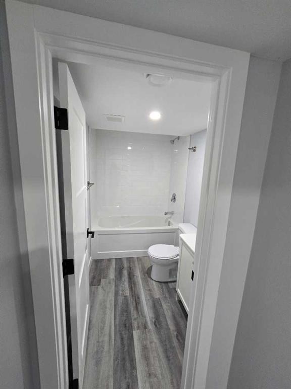 327 Rundleview Drive Ne, Calgary, AB - Indoor Photo Showing Bathroom