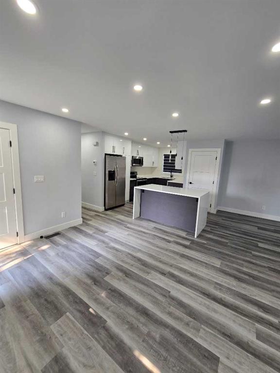 327 Rundleview Drive Ne, Calgary, AB - Indoor Photo Showing Other Room