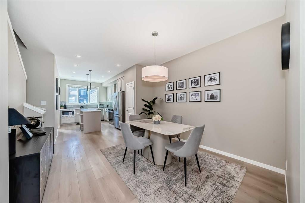 455 Tekarra Drive Nw, Calgary, AB - Indoor Photo Showing Dining Room