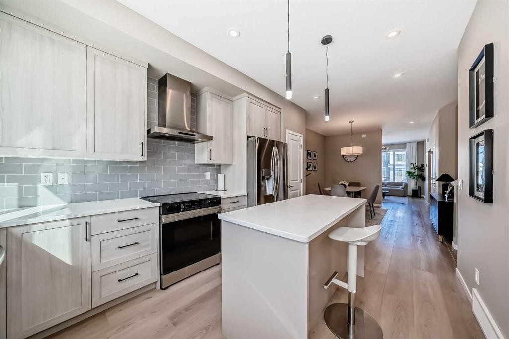 455 Tekarra Drive Nw, Calgary, AB - Indoor Photo Showing Kitchen With Stainless Steel Kitchen With Upgraded Kitchen