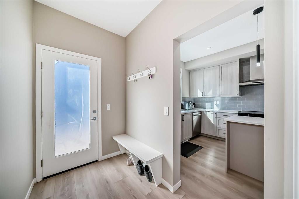 455 Tekarra Drive Nw, Calgary, AB - Indoor Photo Showing Kitchen