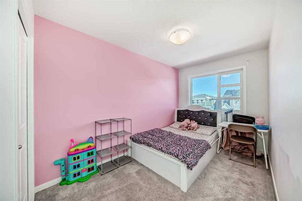 455 Tekarra Drive Nw, Calgary, AB - Indoor Photo Showing Bedroom