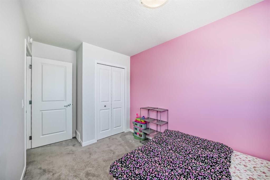 455 Tekarra Drive Nw, Calgary, AB - Indoor Photo Showing Bedroom