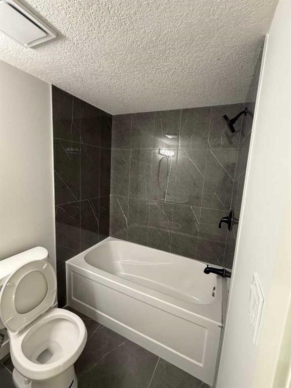 455 Tekarra Drive Nw, Calgary, AB - Indoor Photo Showing Bathroom