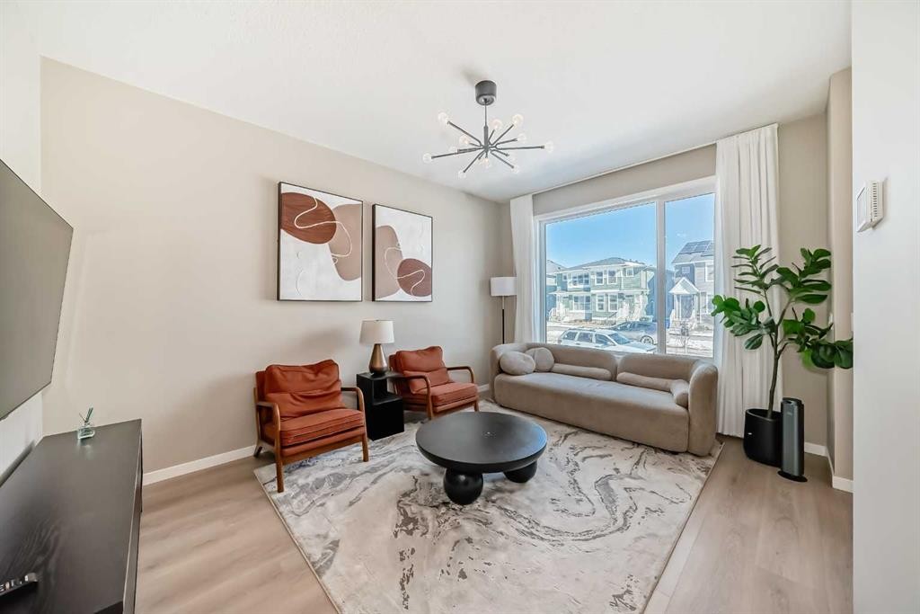 455 Tekarra Drive Nw, Calgary, AB - Indoor Photo Showing Living Room
