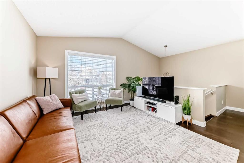 67 Bridleglen Manor Sw, Calgary, AB - Indoor Photo Showing Living Room