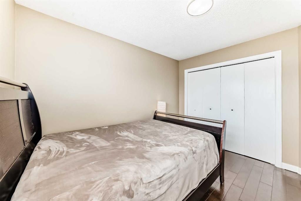 67 Bridleglen Manor Sw, Calgary, AB - Indoor Photo Showing Bedroom