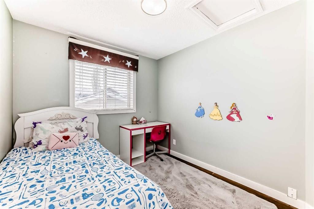 67 Bridleglen Manor Sw, Calgary, AB - Indoor Photo Showing Bedroom