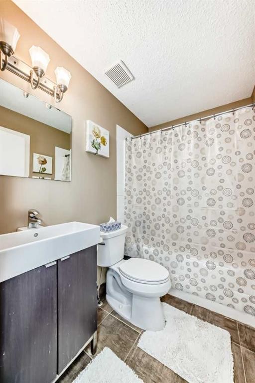 67 Bridleglen Manor Sw, Calgary, AB - Indoor Photo Showing Bathroom