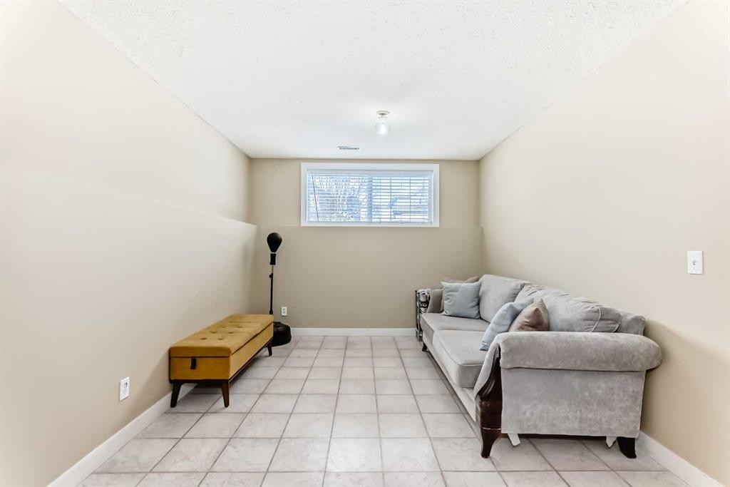 67 Bridleglen Manor Sw, Calgary, AB - Indoor