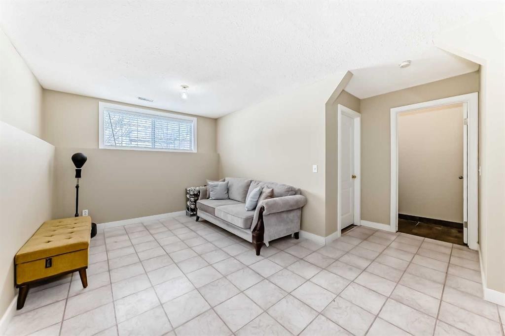 67 Bridleglen Manor Sw, Calgary, AB - Indoor