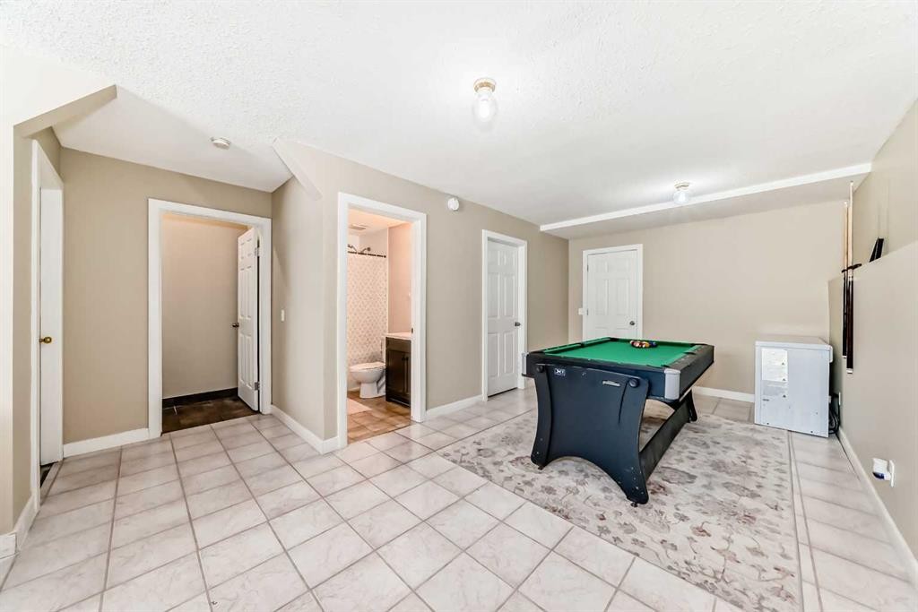 67 Bridleglen Manor Sw, Calgary, AB - Indoor Photo Showing Other Room