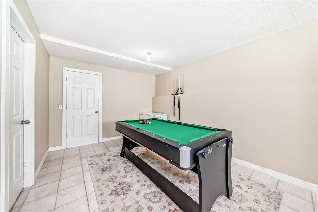 67 Bridleglen Manor Sw, Calgary, AB - Indoor Photo Showing Other Room