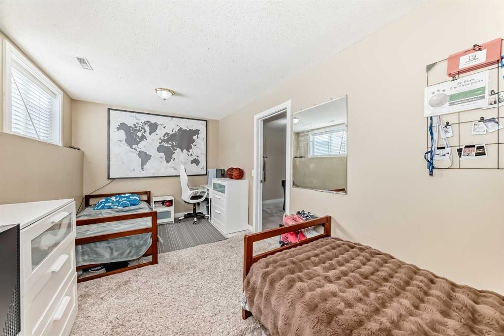 67 Bridleglen Manor Sw, Calgary, AB - Indoor Photo Showing Other Room