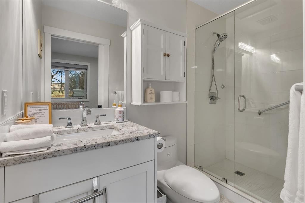 3 Cardiff Drive Nw, Calgary, AB - Indoor Photo Showing Bathroom