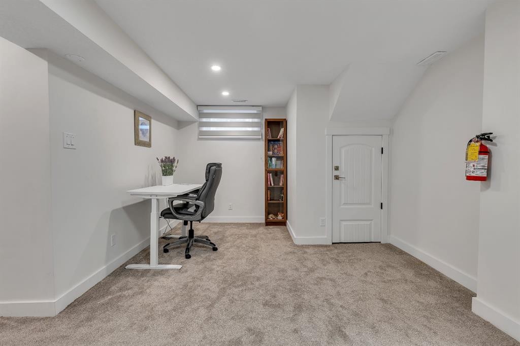 3 Cardiff Drive Nw, Calgary, AB - Indoor