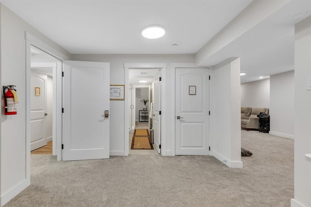 3 Cardiff Drive Nw, Calgary, AB - Indoor Photo Showing Other Room