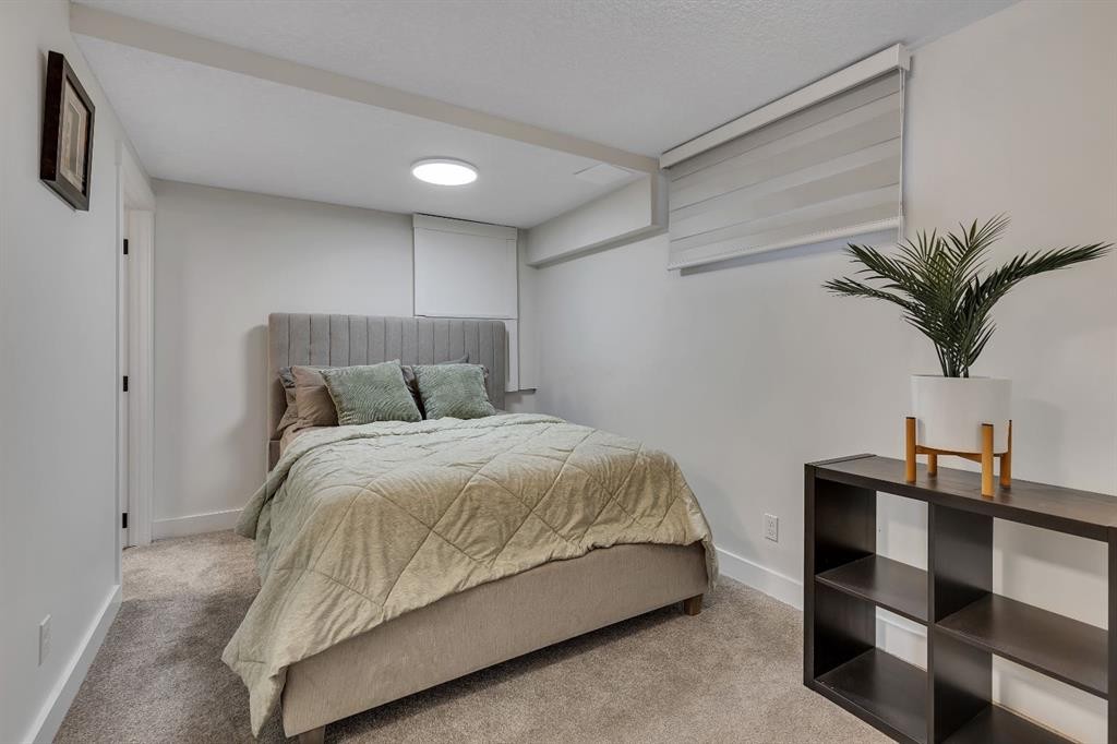 3 Cardiff Drive Nw, Calgary, AB - Indoor Photo Showing Bedroom