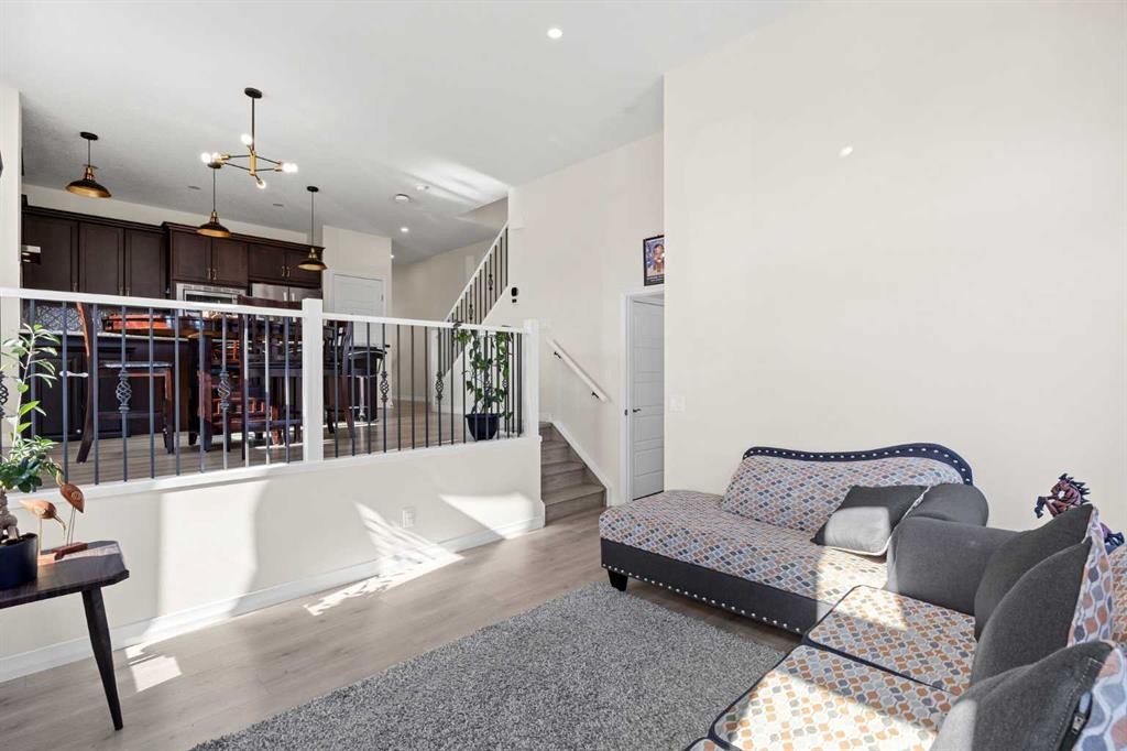 6 Corner Glen Common Ne, Calgary, AB - Indoor