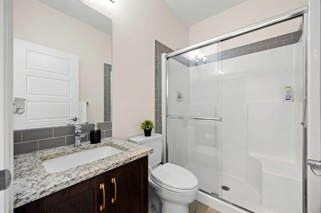 6 Corner Glen Common Ne, Calgary, AB - Indoor Photo Showing Bathroom