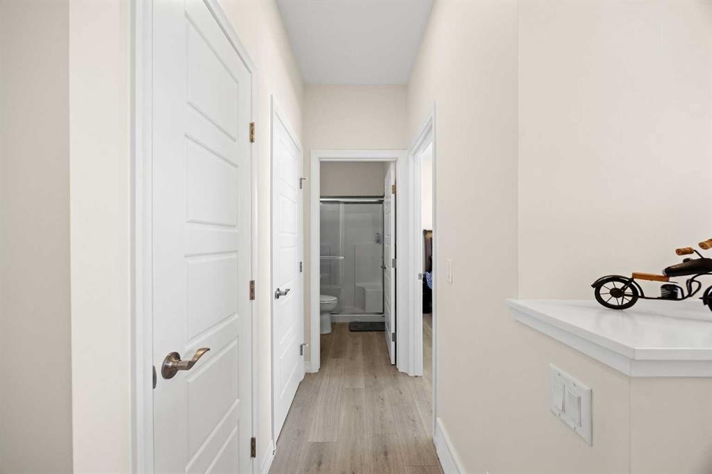 6 Corner Glen Common Ne, Calgary, AB - Indoor Photo Showing Other Room