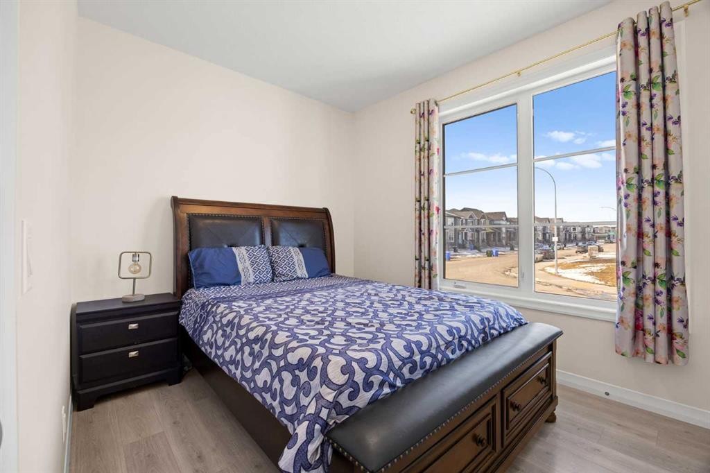 6 Corner Glen Common Ne, Calgary, AB - Indoor Photo Showing Bedroom