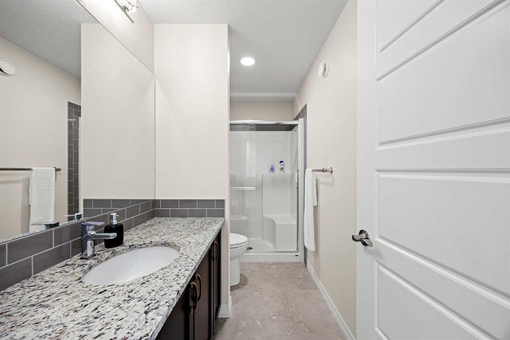 6 Corner Glen Common Ne, Calgary, AB - Indoor Photo Showing Bathroom