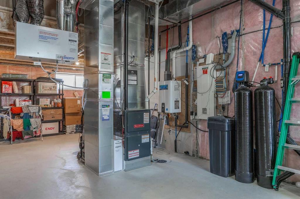 6 Corner Glen Common Ne, Calgary, AB - Indoor Photo Showing Basement