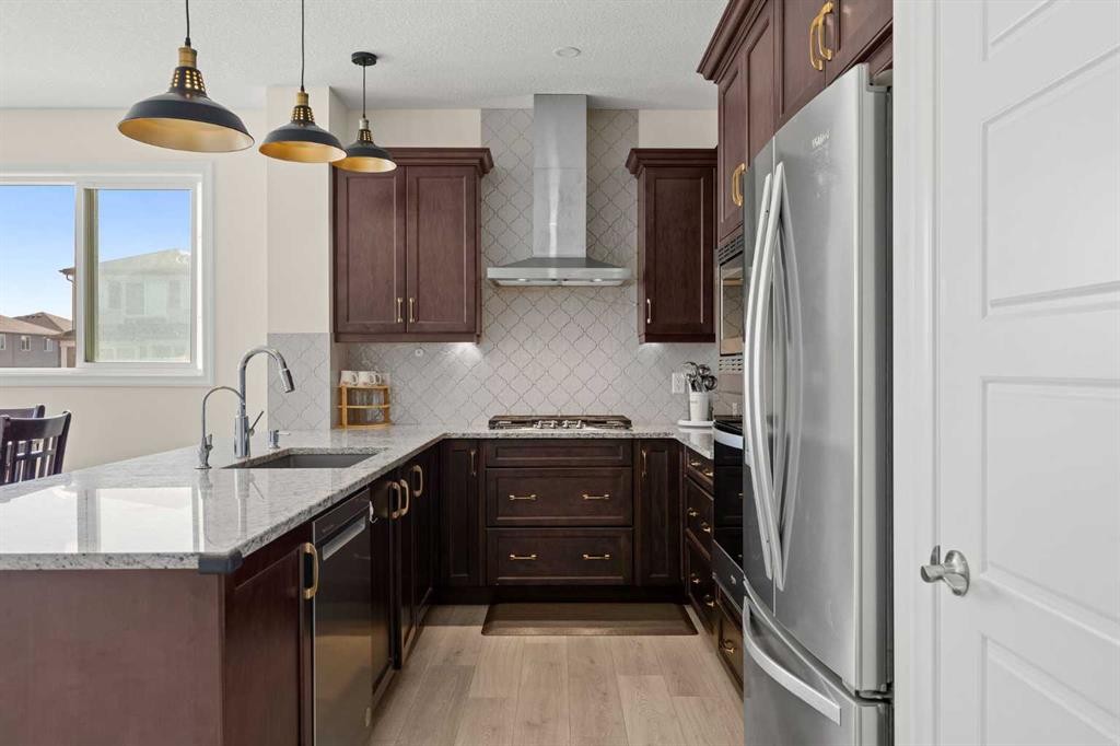 6 Corner Glen Common Ne, Calgary, AB - Indoor Photo Showing Kitchen With Stainless Steel Kitchen With Upgraded Kitchen