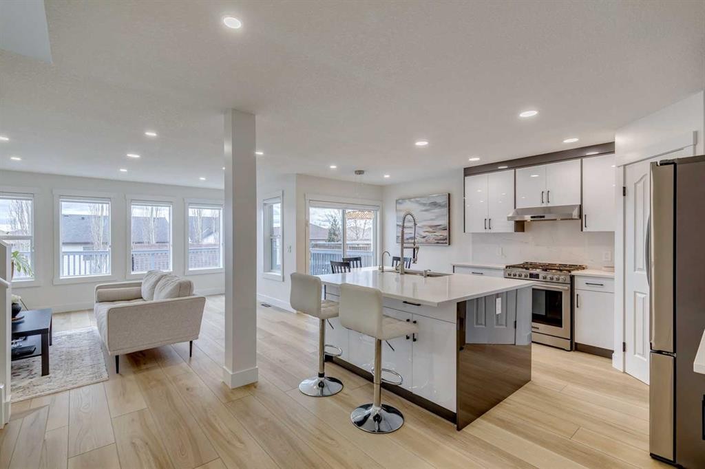 447 Tuscany Ridge Heights Nw, Calgary, AB - Indoor Photo Showing Kitchen With Upgraded Kitchen