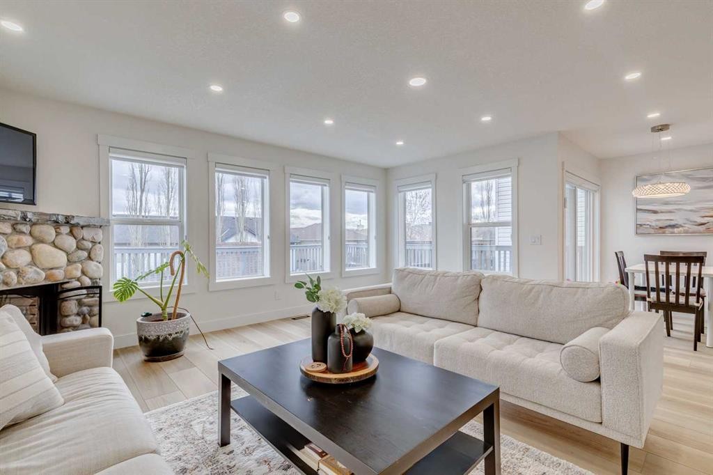 447 Tuscany Ridge Heights Nw, Calgary, AB - Indoor Photo Showing Living Room