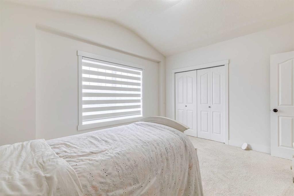 447 Tuscany Ridge Heights Nw, Calgary, AB - Indoor Photo Showing Bedroom