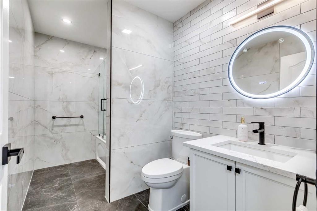 447 Tuscany Ridge Heights Nw, Calgary, AB - Indoor Photo Showing Bathroom