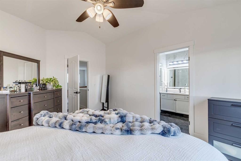 447 Tuscany Ridge Heights Nw, Calgary, AB - Indoor Photo Showing Bedroom