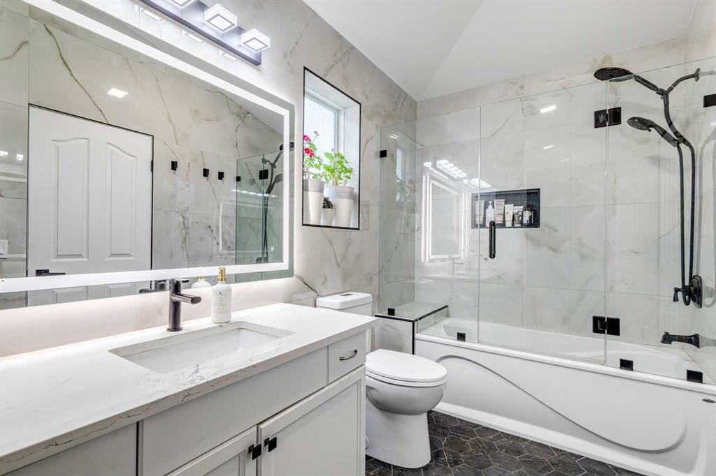 447 Tuscany Ridge Heights Nw, Calgary, AB - Indoor Photo Showing Bathroom