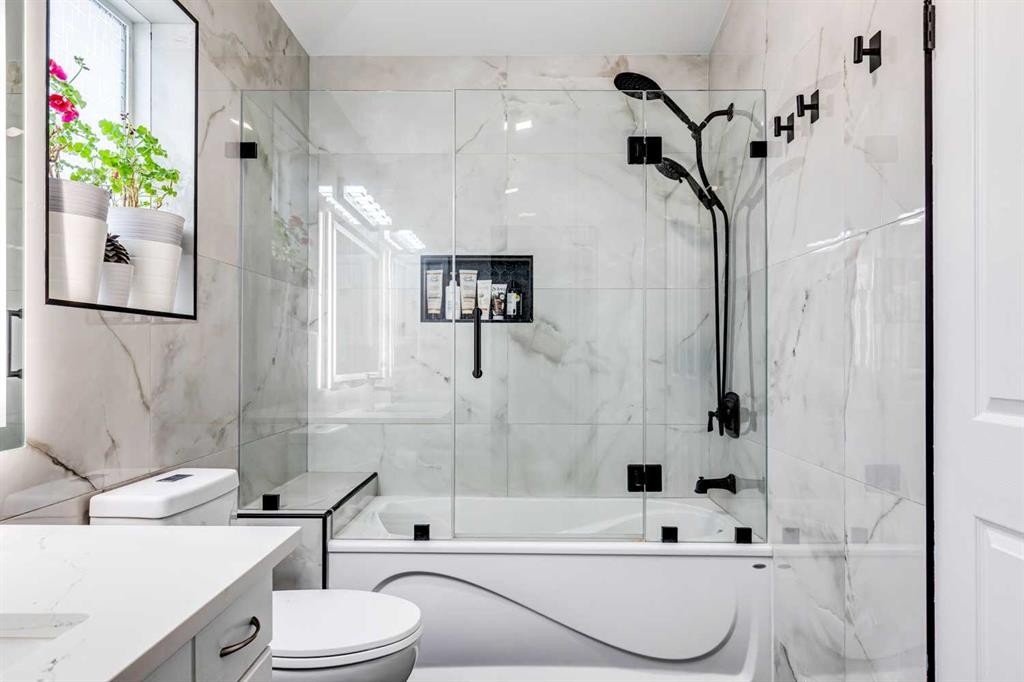 447 Tuscany Ridge Heights Nw, Calgary, AB - Indoor Photo Showing Bathroom