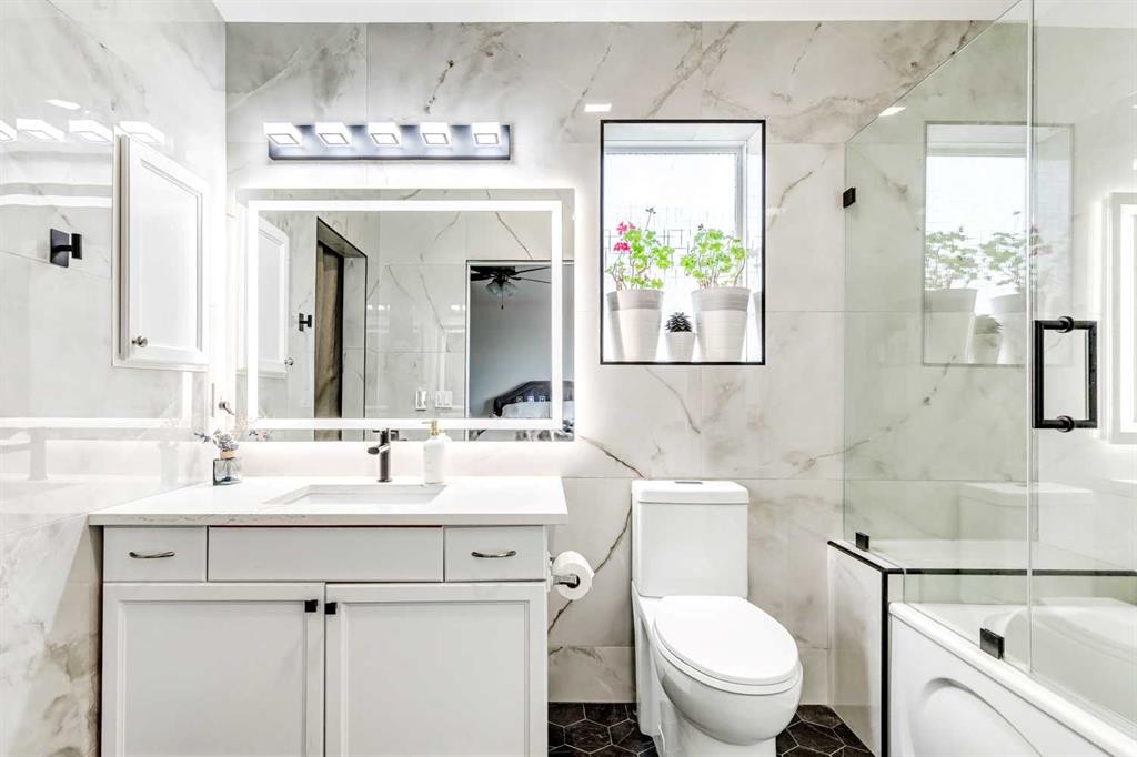 447 Tuscany Ridge Heights Nw, Calgary, AB - Indoor Photo Showing Bathroom